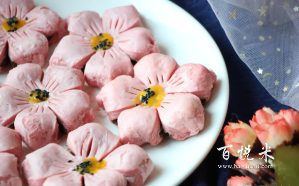 這道桃花酥好看又好吃，適合請客聚餐當(dāng)做甜品上桌，倍有面